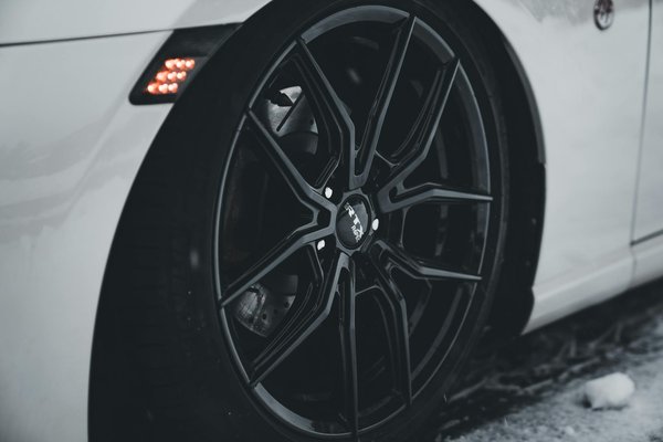 Voitures de luxe et tests de collision : compatibles ?